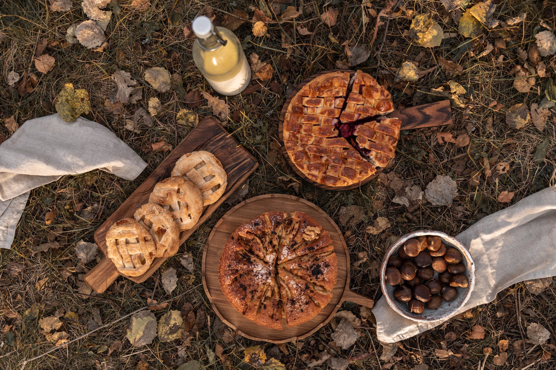 pies over wooden boards on the ground