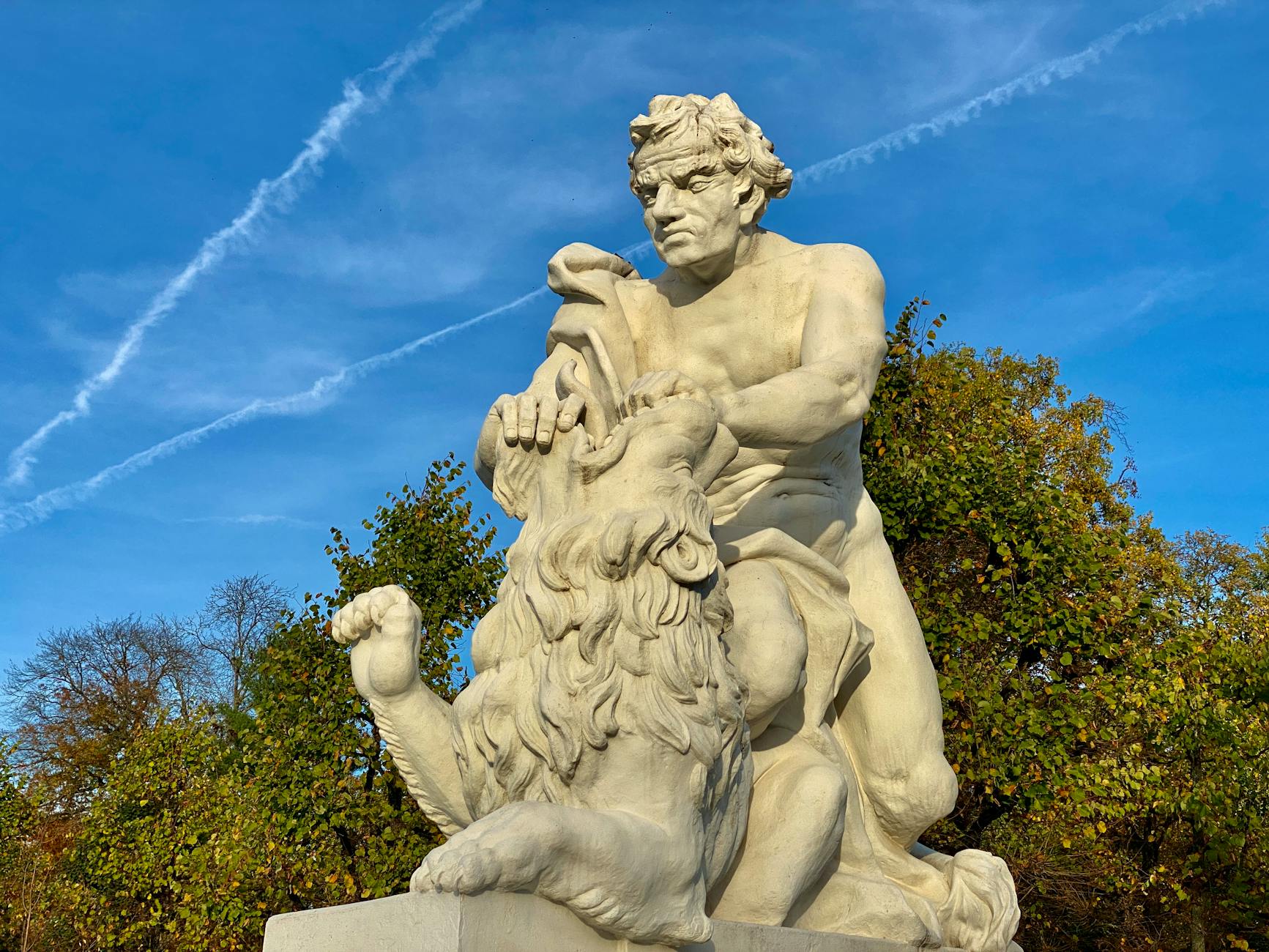 samson and the lion statue under blue sky